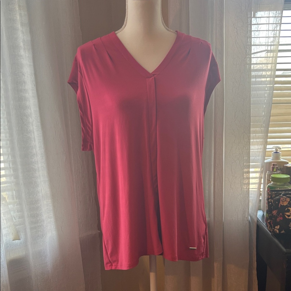 Women's V-Neck magenta Top
